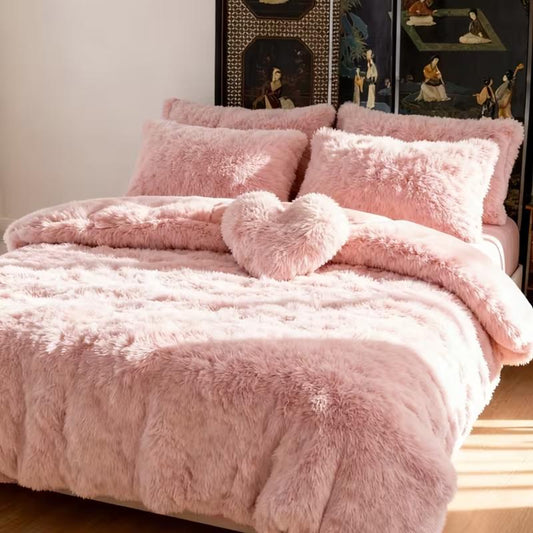 Shaggy Faux Fur Cover Set, Luxury Warm 4-Piece Ultra Soft All-Season Bedding Set (1 Comforter + 2 Pillowcases + 1 Heart Pillow), Perfect for Christmas Gifts & Winter Home Makeovers (Twin/Full/Queen/King Options Available)